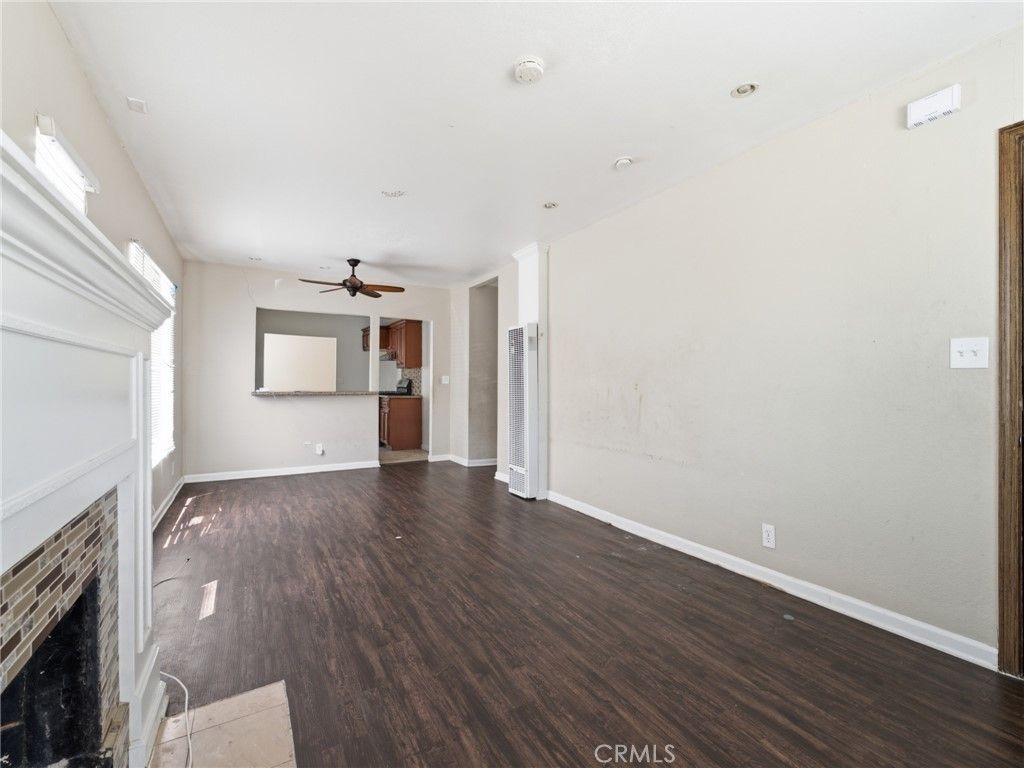 Image 14 of property listing at 6307 S Harcourt Avenue, Los Angeles, CA 90043