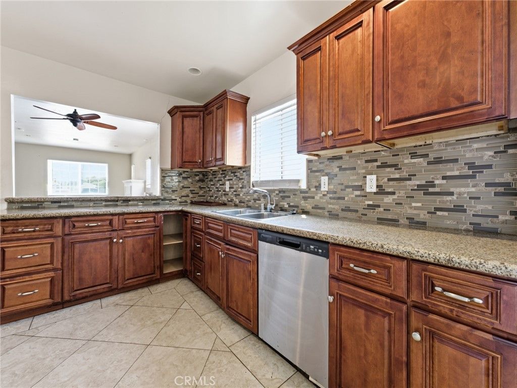 Image 19 of property listing at 6307 S Harcourt Avenue, Los Angeles, CA 90043