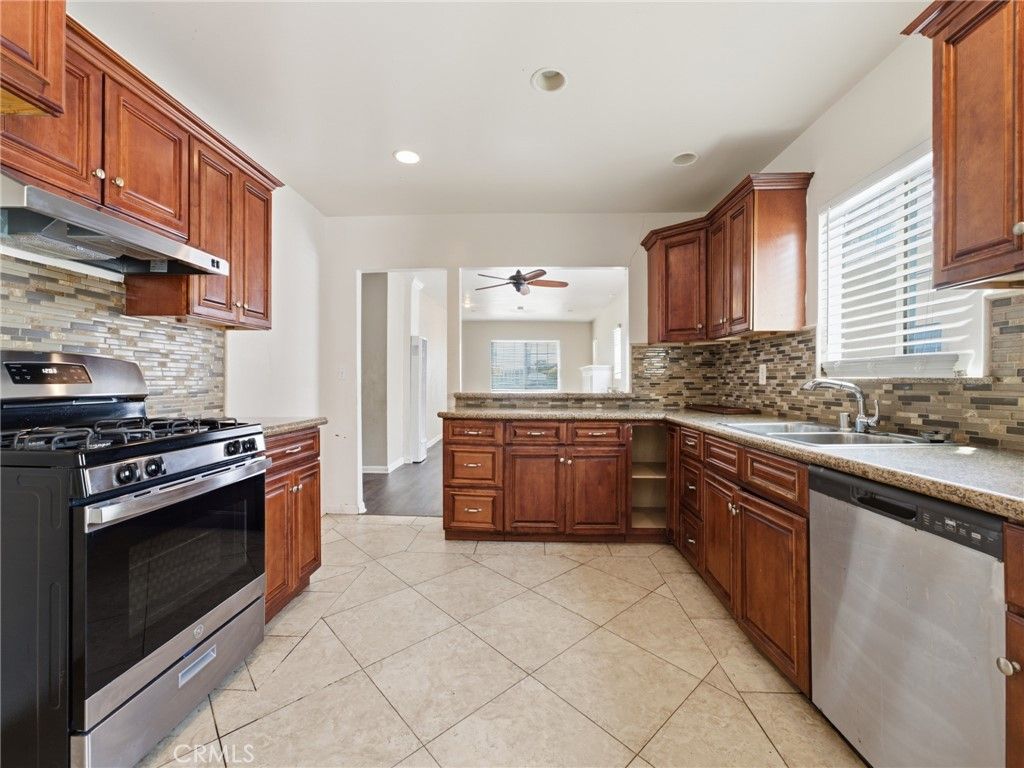 Image 20 of property listing at 6307 S Harcourt Avenue, Los Angeles, CA 90043