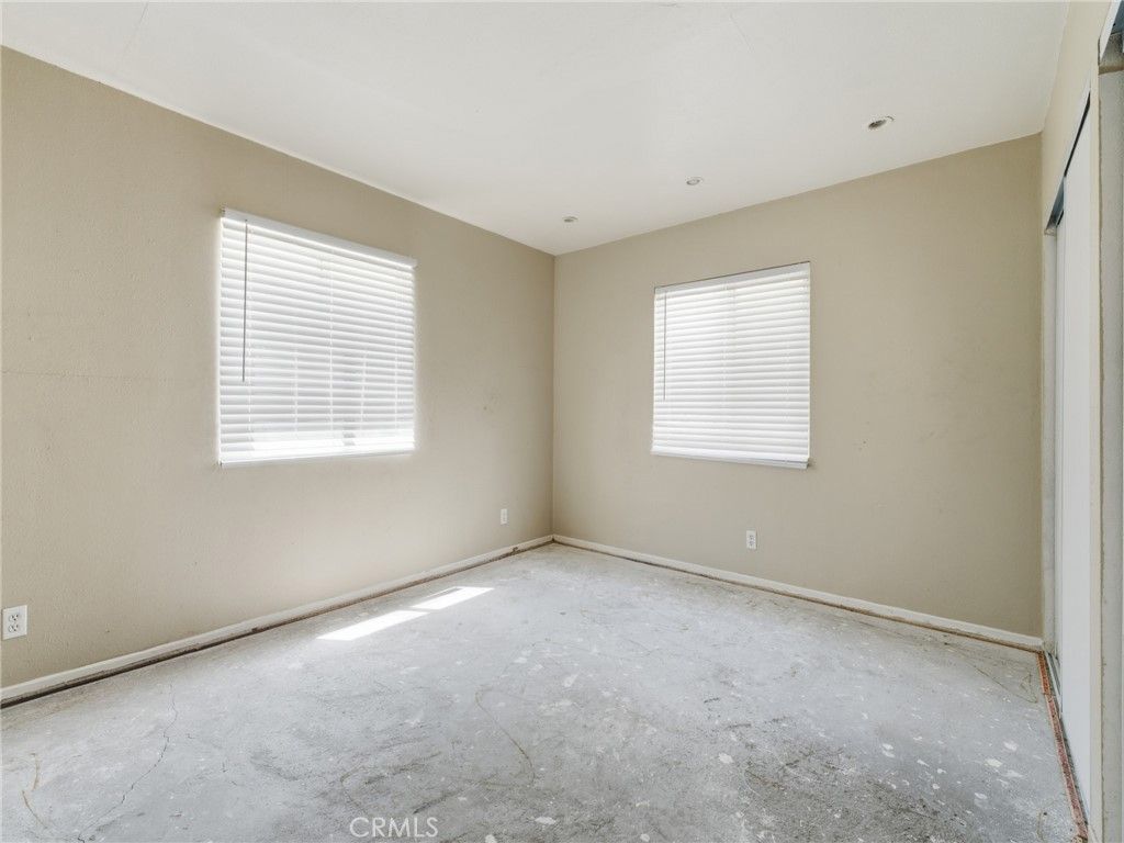 Image 27 of property listing at 6307 S Harcourt Avenue, Los Angeles, CA 90043