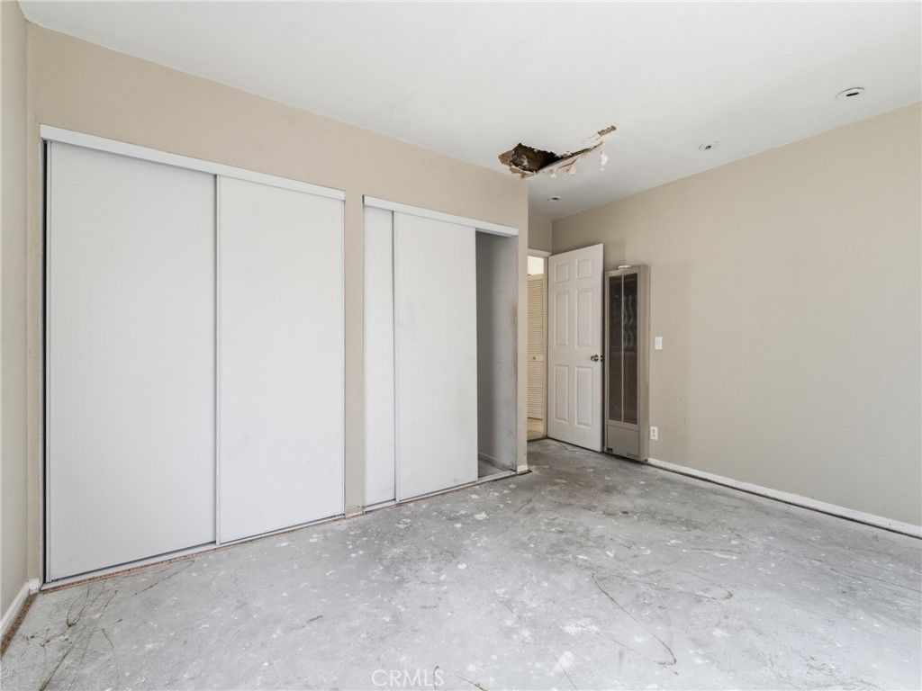 Image 28 of property listing at 6307 S Harcourt Avenue, Los Angeles, CA 90043