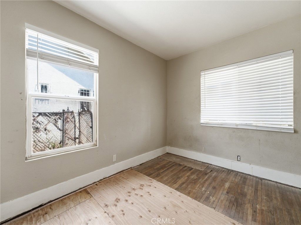 Image 29 of property listing at 6307 S Harcourt Avenue, Los Angeles, CA 90043