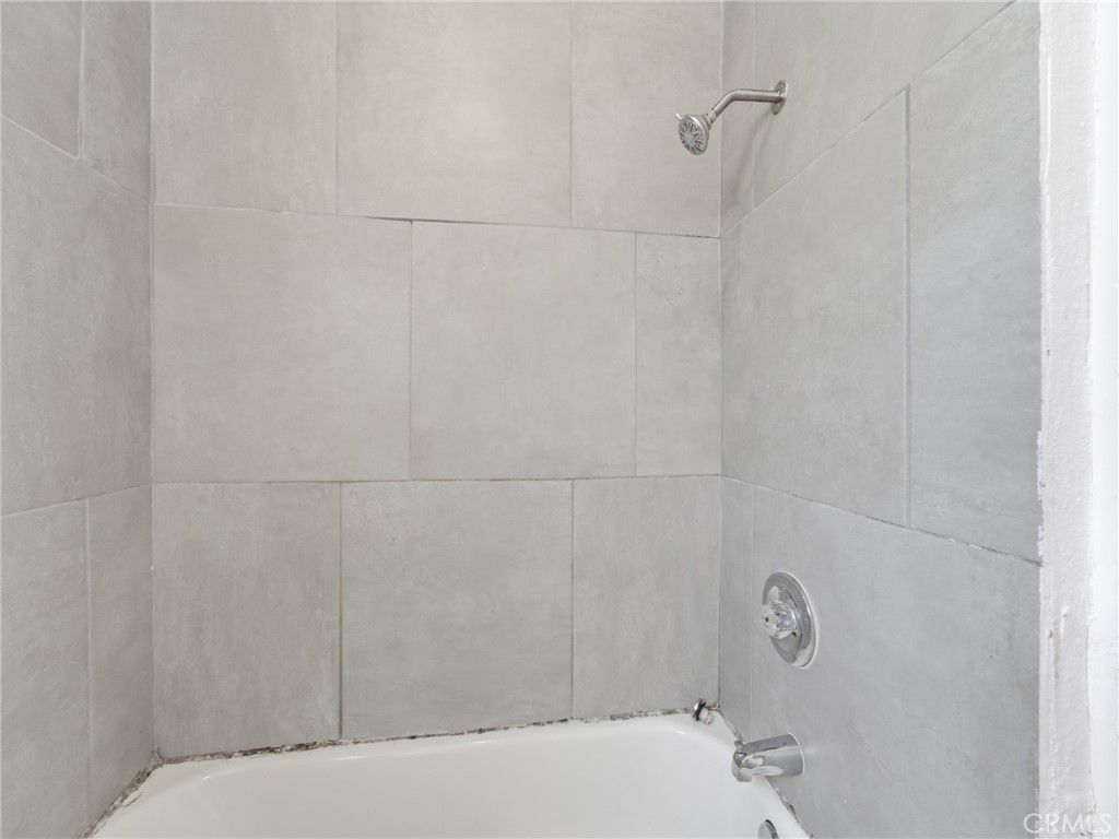 Image 32 of property listing at 6307 S Harcourt Avenue, Los Angeles, CA 90043
