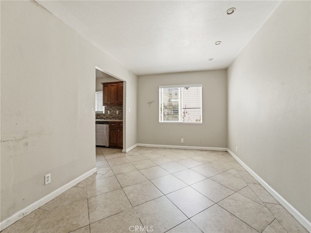 Image 36 of property listing at 6307 S Harcourt Avenue, Los Angeles, CA 90043