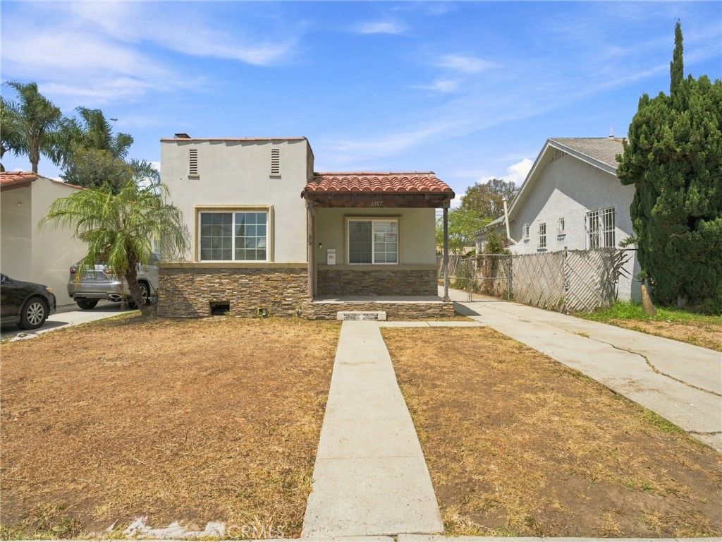 Image 4 of property listing at 6307 S Harcourt Avenue, Los Angeles, CA 90043