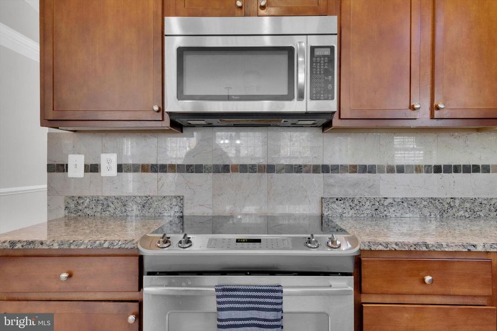 Image 9 of property listing at 6408 HEDGEWICK CT, La Plata, MD 20646