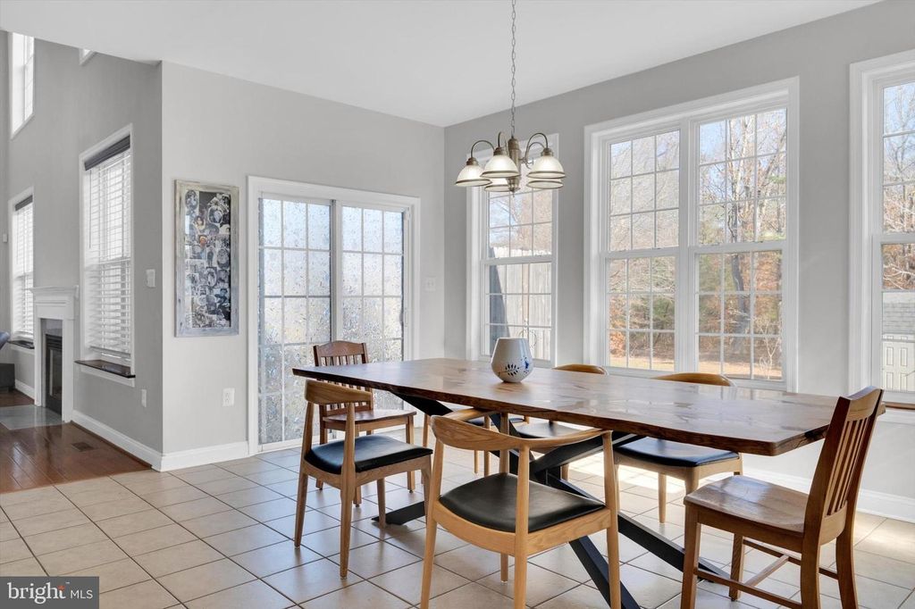 Image 12 of property listing at 6408 HEDGEWICK CT, La Plata, MD 20646