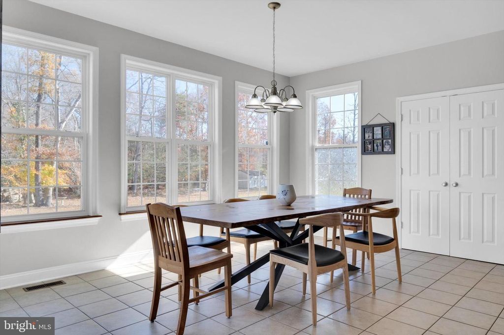 Image 13 of property listing at 6408 HEDGEWICK CT, La Plata, MD 20646