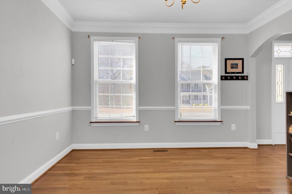 Image 4 of property listing at 6408 HEDGEWICK CT, La Plata, MD 20646