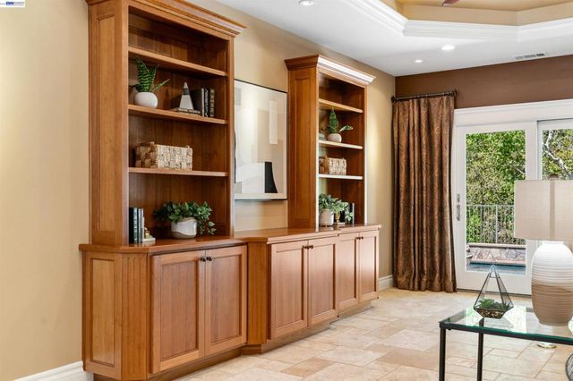 4071 Walnut Dr, Pleasanton, CA 94566