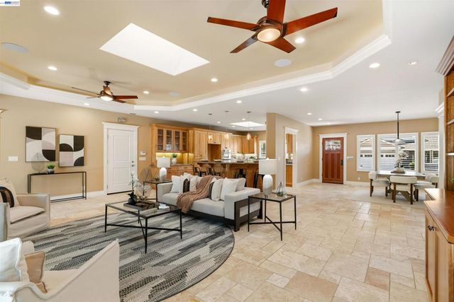 4071 Walnut Dr, Pleasanton, CA 94566