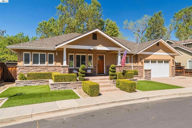 4071 Walnut Dr, Pleasanton, CA 94566