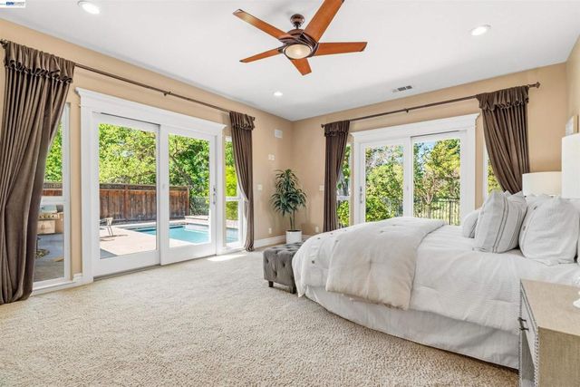 4071 Walnut Dr, Pleasanton, CA 94566