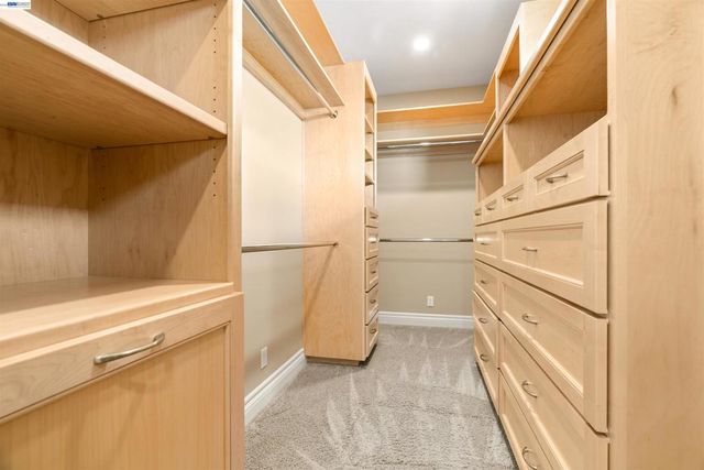 4071 Walnut Dr, Pleasanton, CA 94566