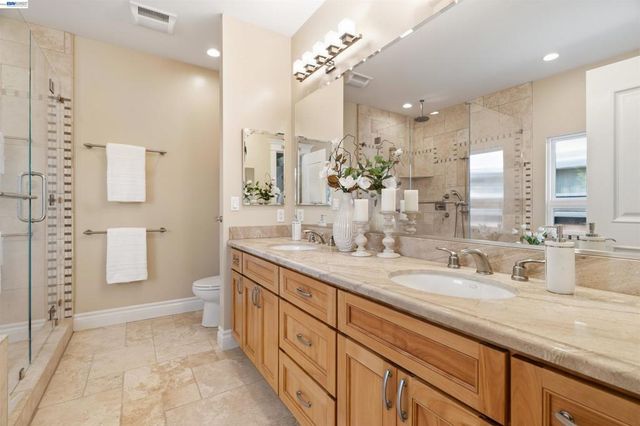 4071 Walnut Dr, Pleasanton, CA 94566