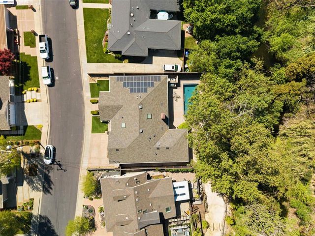 4071 Walnut Dr, Pleasanton, CA 94566