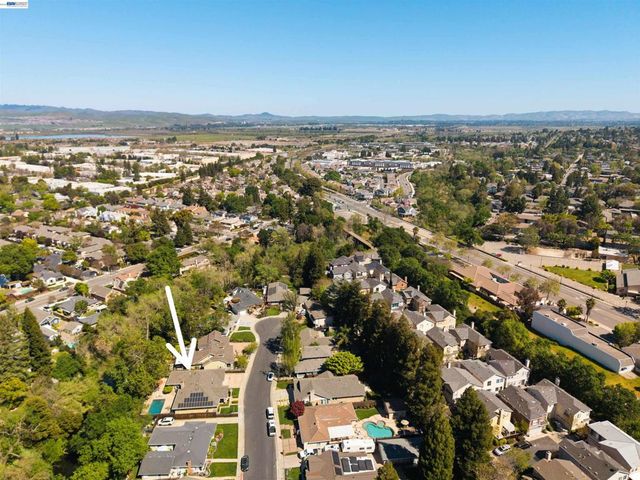 4071 Walnut Dr, Pleasanton, CA 94566