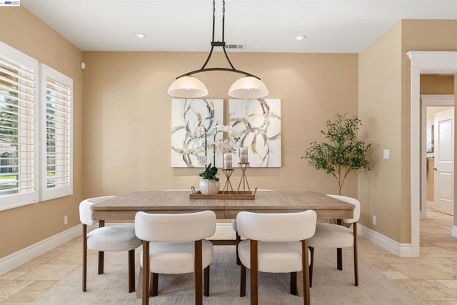 4071 Walnut Dr, Pleasanton, CA 94566