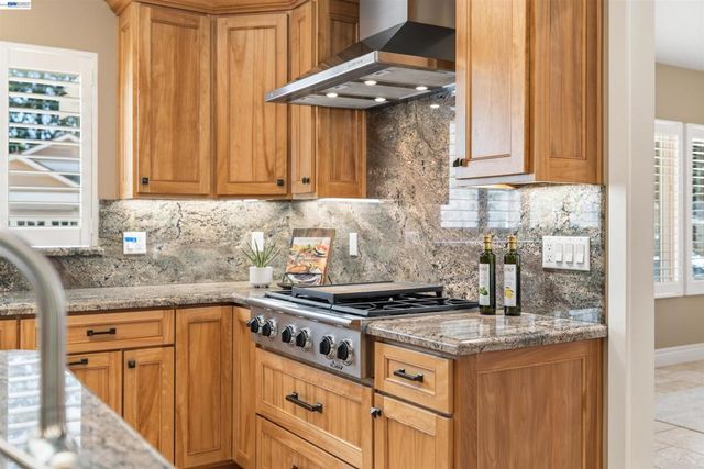 4071 Walnut Dr, Pleasanton, CA 94566