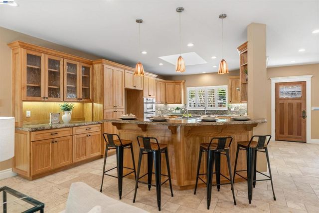 4071 Walnut Dr, Pleasanton, CA 94566