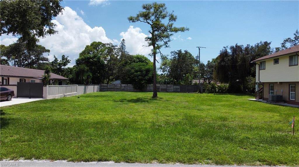 9090 Carolina ST, BONITA SPRINGS, FL 34135 — exterior