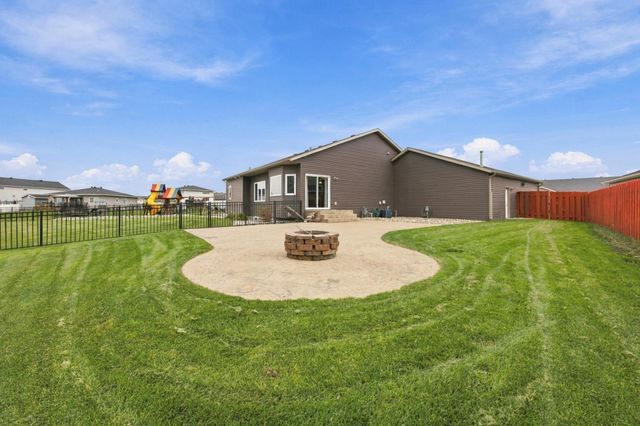 2302 10th Street W, West Fargo, ND 58078