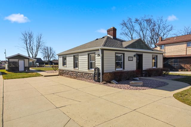 38310 Huron Pointe Drive, Harrison Twp, MI 48045