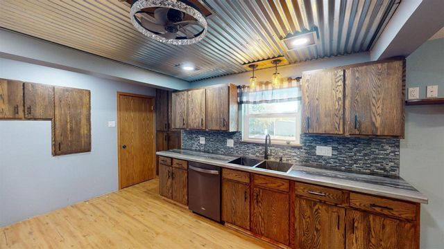 104 W BEGLEY STREET, Greenwood, WI 54437