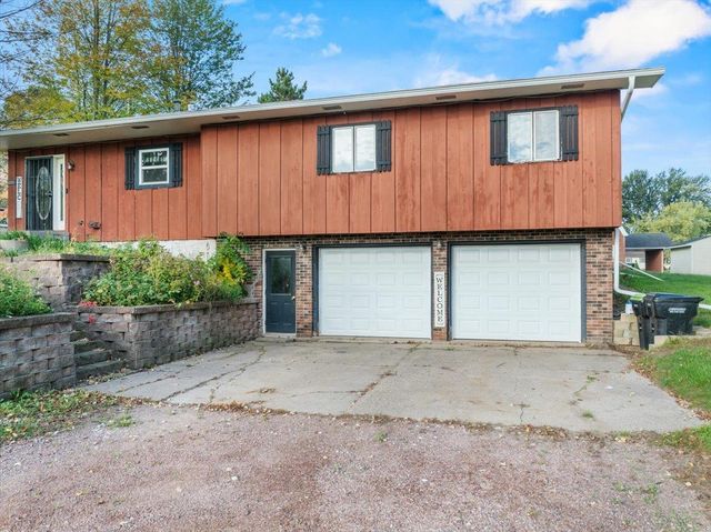 104 W BEGLEY STREET, Greenwood, WI 54437