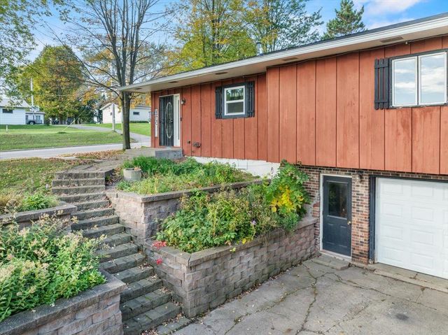 104 W BEGLEY STREET, Greenwood, WI 54437