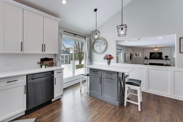 1110 Cedar Creek Drive, Lake Zurich, IL 60047