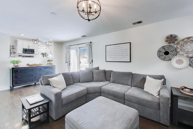 1110 Cedar Creek Drive, Lake Zurich, IL 60047