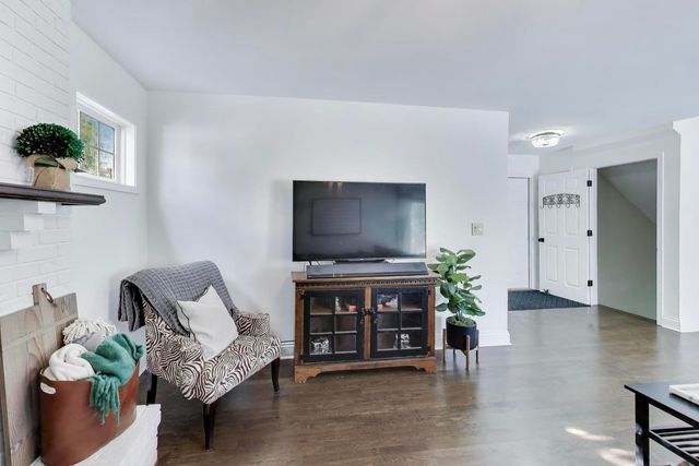 1110 Cedar Creek Drive, Lake Zurich, IL 60047