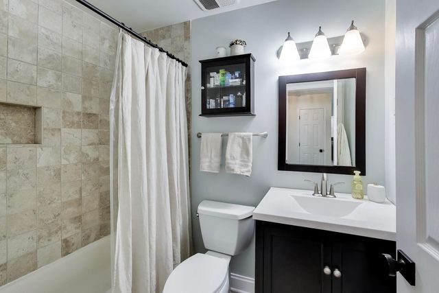 1110 Cedar Creek Drive, Lake Zurich, IL 60047