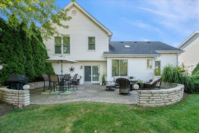 1110 Cedar Creek Drive, Lake Zurich, IL 60047