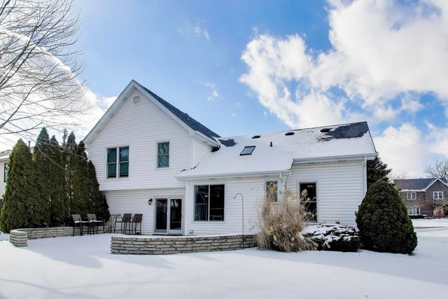 1110 Cedar Creek Drive, Lake Zurich, IL 60047