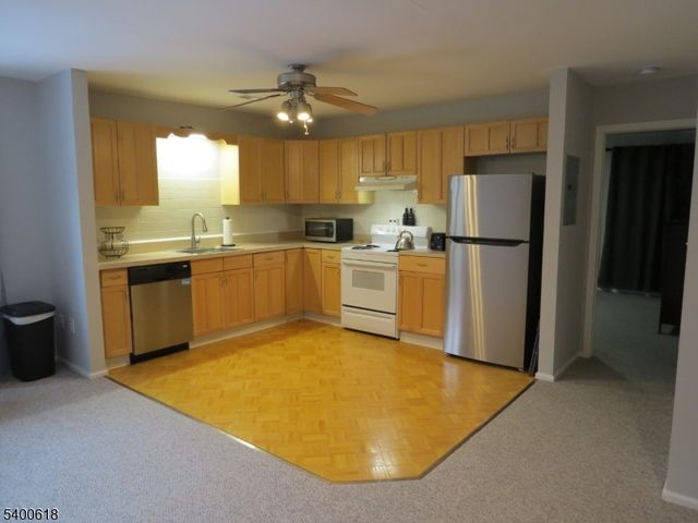 13228 Dell Pl 228, Stanhope Boro, NJ 07874