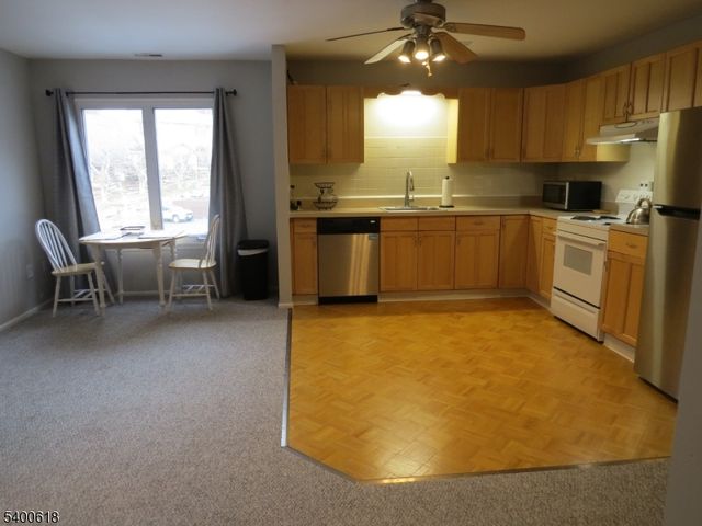 13228 Dell Pl 228, Stanhope Boro, NJ 07874