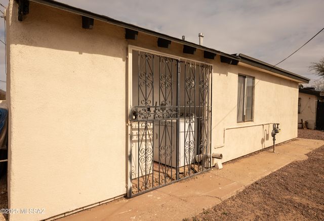 2506 E Seneca Street, Tucson, AZ 85716
