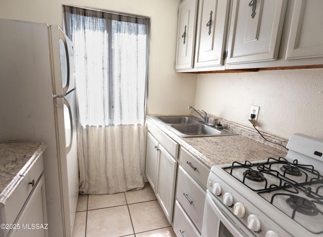 2506 E Seneca Street, Tucson, AZ 85716