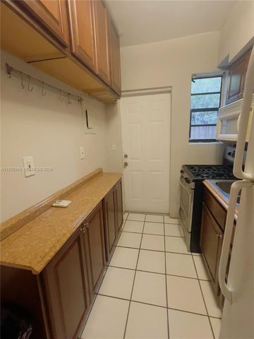 807 86th St 805, Miami Beach, FL 33141