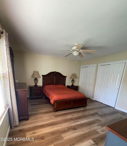 55 Farnworth Close 1000, Freehold, NJ 07728