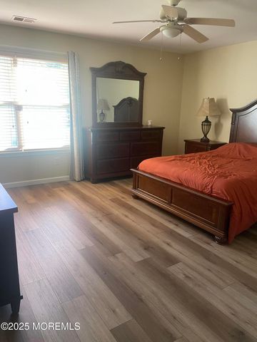 55 Farnworth Close 1000, Freehold, NJ 07728