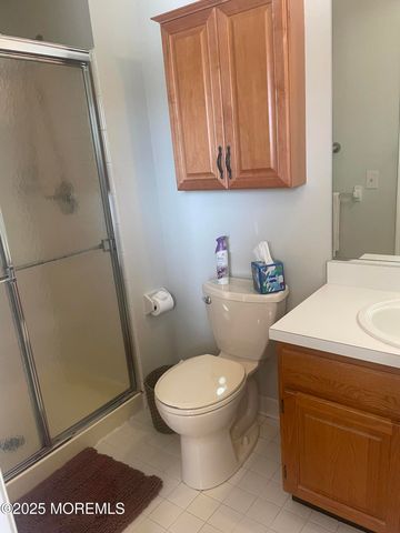 55 Farnworth Close 1000, Freehold, NJ 07728