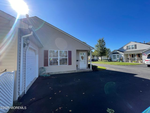 55 Farnworth Close 1000, Freehold, NJ 07728