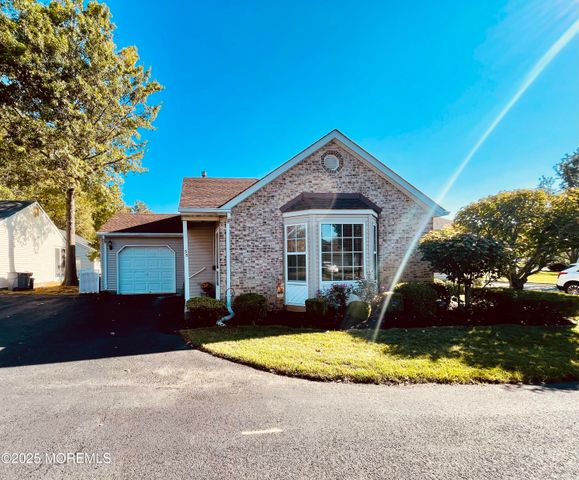 55 Farnworth Close 1000, Freehold, NJ 07728