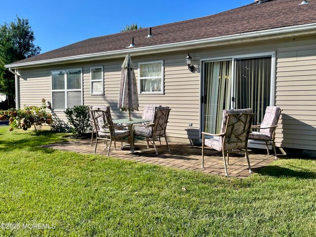 55 Farnworth Close 1000, Freehold, NJ 07728