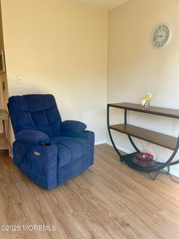 55 Farnworth Close 1000, Freehold, NJ 07728