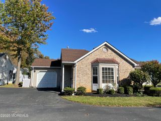 55 Farnworth Close 1000, Freehold, NJ 07728
