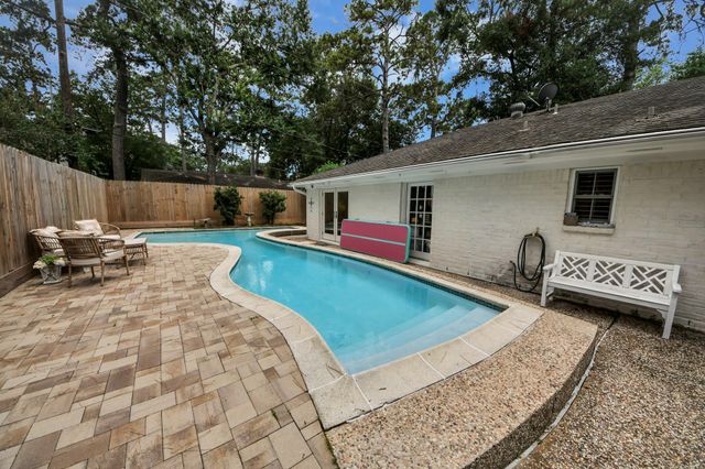 10115 Holly Springs Drive, Houston, TX 77042
